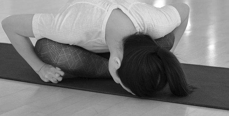 How to do Utthita Anguli Sukhasana, Toe Stretching Forward Bend – YogaLily.com