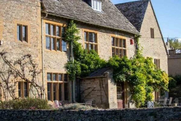 Smaller_Tranquillity-and-Insight-Retreat-in-Oxfordshire-46-768x512